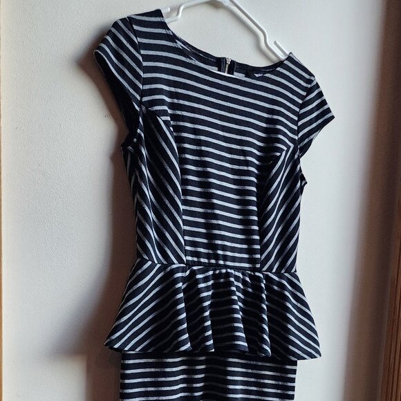 Mossimo Supply Co. Black/Gray Striped Ruffled Jersey Dress Size 8 - Picture 3 of 15